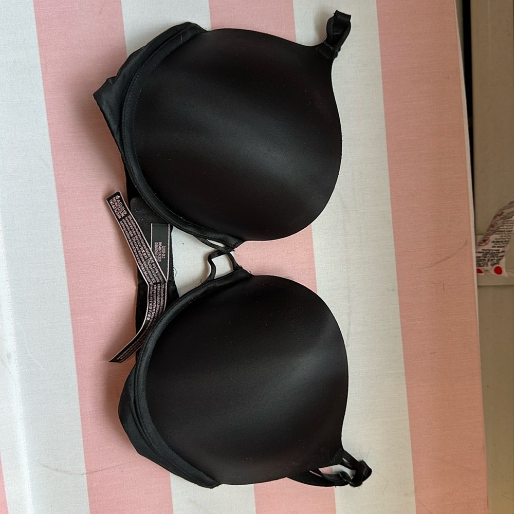 Victoria’s Secret bombshell push up bra. Size:34d. Plunge